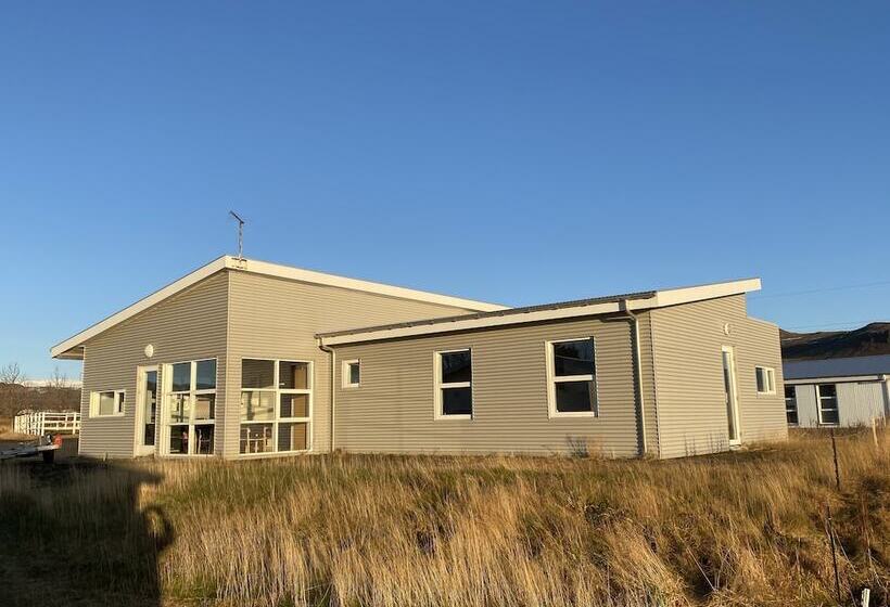 پانسیون Guesthouse Eldhestar