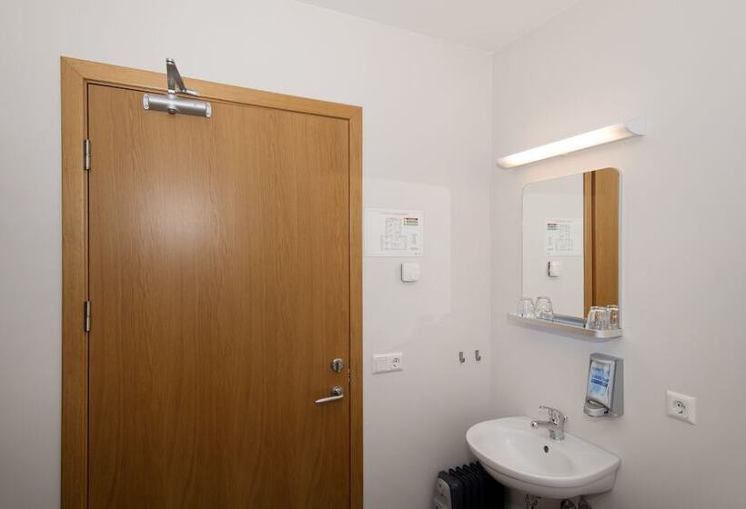 پانسیون Guesthouse Eldhestar