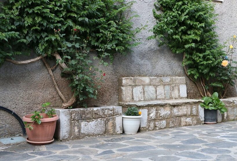 펜션 Maleatis Apollo Guesthouse