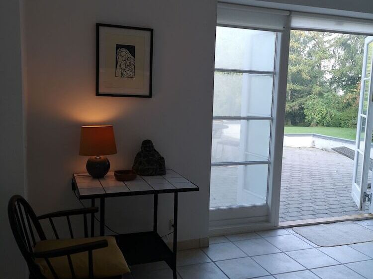 بنسيون Midtgolf Guest House