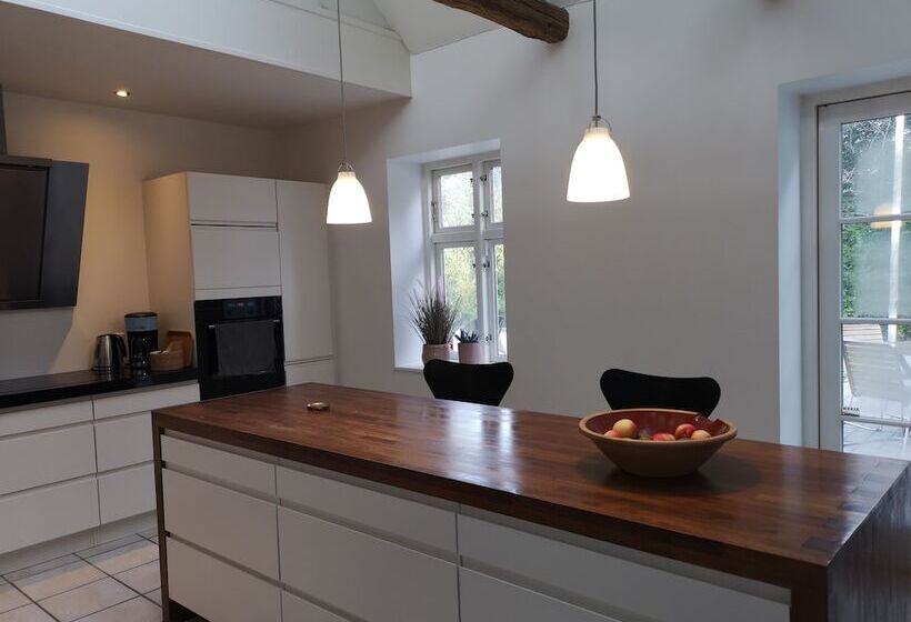 ペンション Midtgolf Guest House