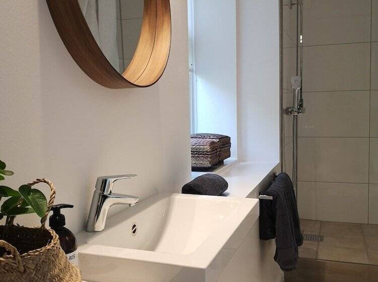 ペンション Midtgolf Guest House