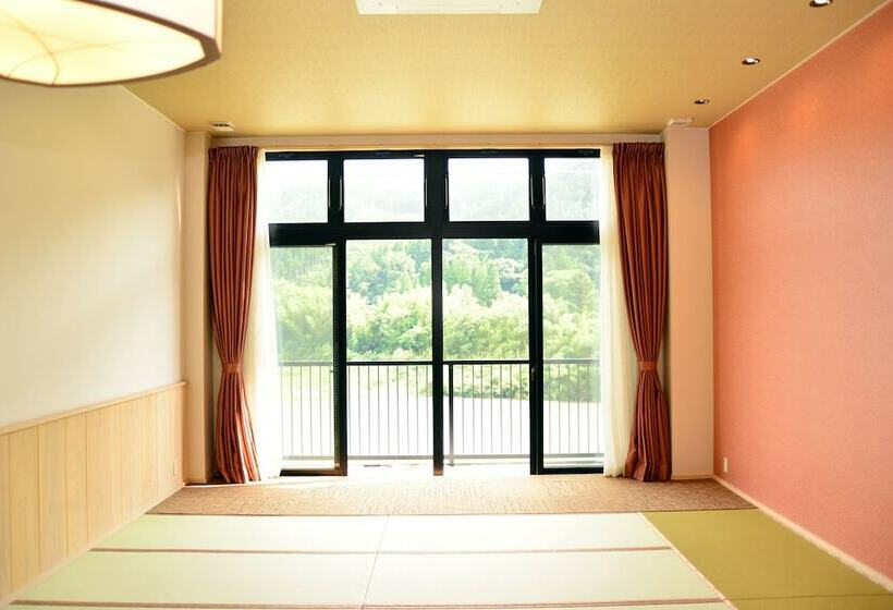 ریوکان Hitoyoshi Onsen  Kumamura