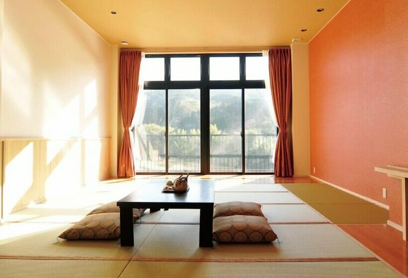 ریوکان Hitoyoshi Onsen  Kumamura