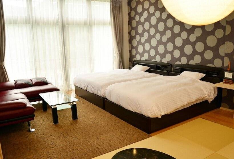 ریوکان Hitoyoshi Onsen  Kumamura