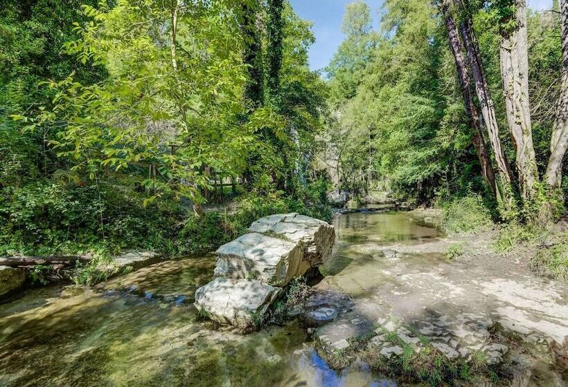 Small Cottage With A 17th Century Hydraulic Mill