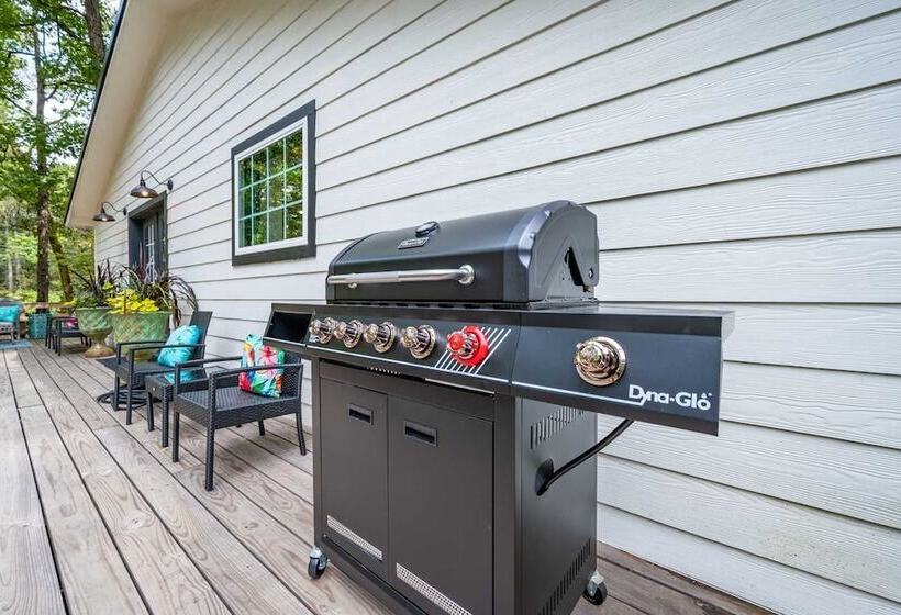 Sugar Hill Newly Remodeled Includes Fully Supplied Kitchen And Hot Tub By Redawning