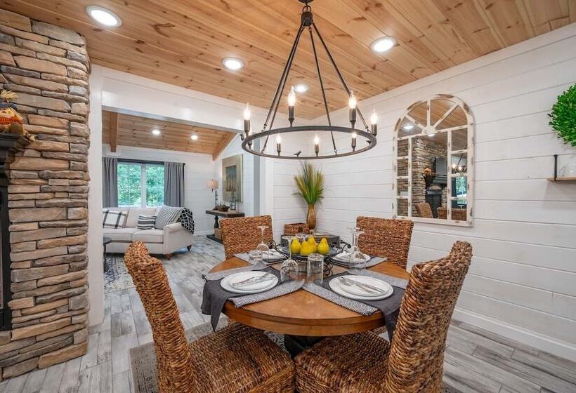 Sugar Hill Newly Remodeled Includes Fully Supplied Kitchen And Hot Tub By Redawning