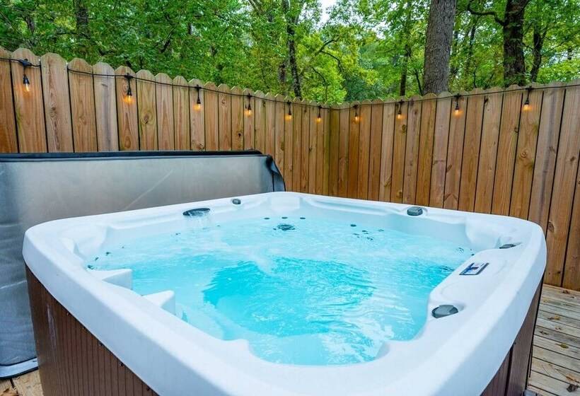 Sugar Hill Newly Remodeled Includes Fully Supplied Kitchen And Hot Tub By Redawning