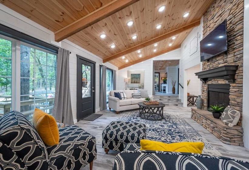 Sugar Hill Newly Remodeled Includes Fully Supplied Kitchen And Hot Tub By Redawning