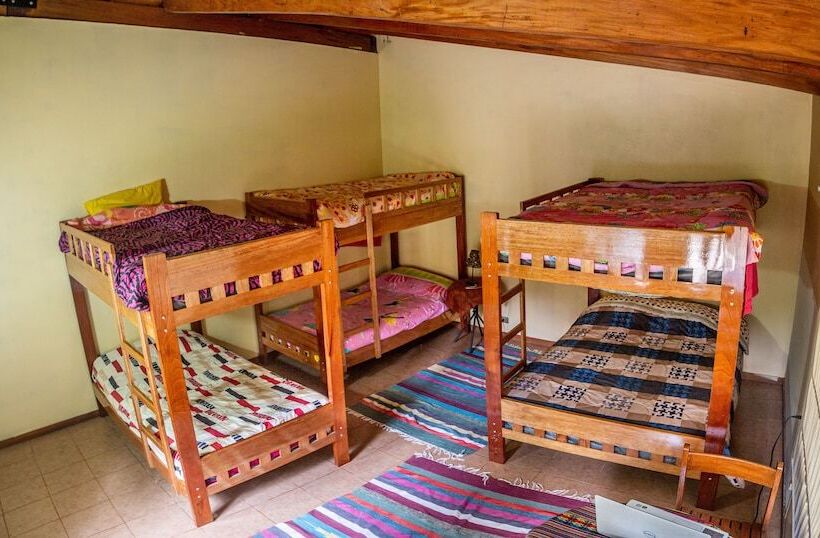 Yakumama Hostel Y Restaurant