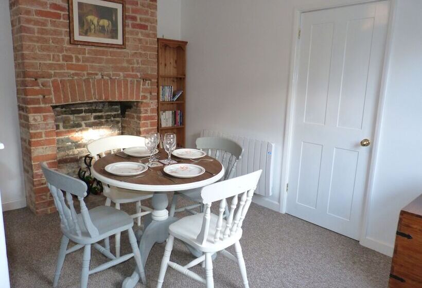 2 Farm Cottages