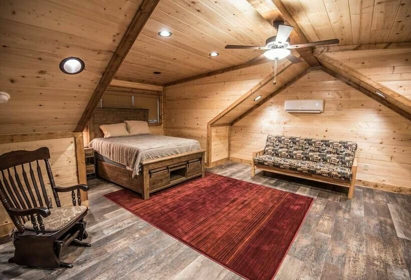 All Decked Out Cabin In The Woods With Fireplace, Bbq, And Swing Bed By Redawning