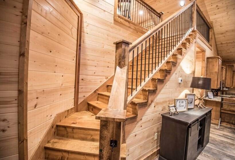 All Decked Out Cabin In The Woods With Fireplace, Bbq, And Swing Bed By Redawning