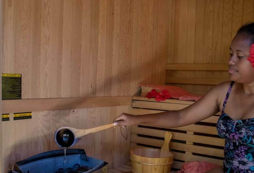 تختخواب و صبحانه Moksha Retreat