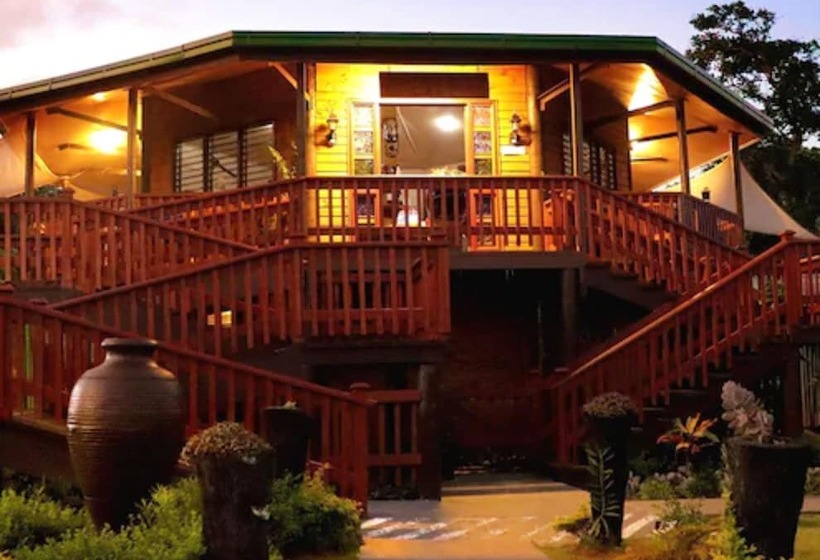 تختخواب و صبحانه Moksha Retreat