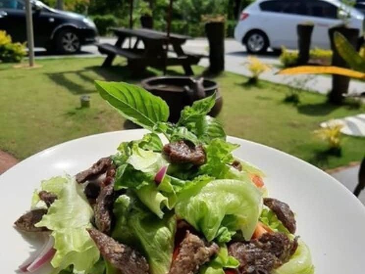 تختخواب و صبحانه Moksha Retreat