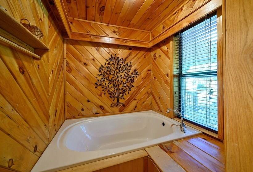 Cast Away Family Cabin With Hot Tub, Fireplace, And Kids Area By Redawning