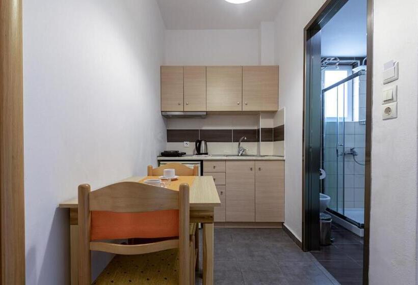 Cirillo Family Hotel Christinas Studios