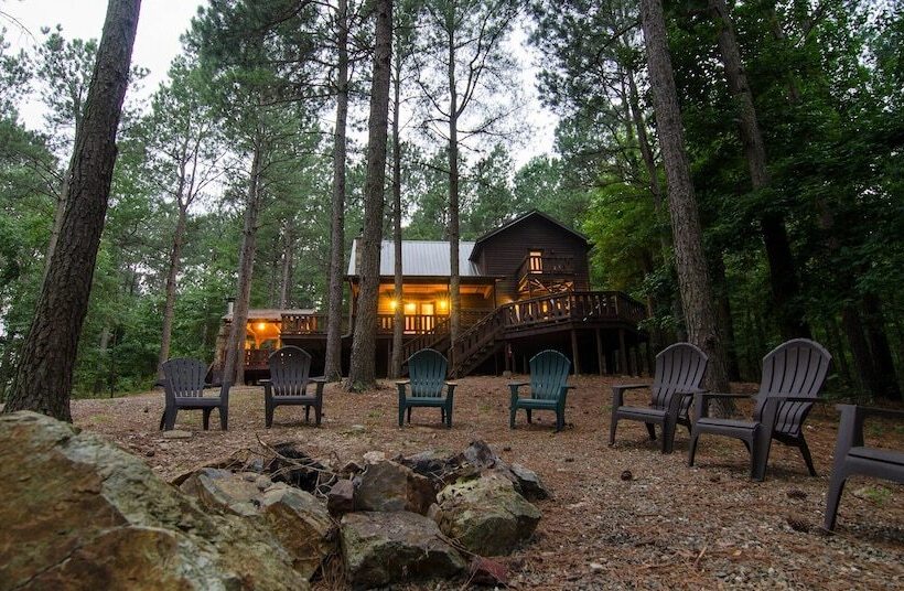 Denali Private Cabin Includes Xbox, Hot Tub, And Stone Pizza Oven By Redawning