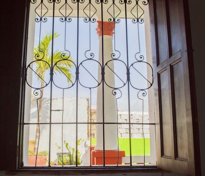 ユースホステル Maranatha Hostal