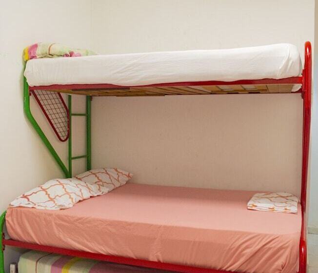 ユースホステル Maranatha Hostal