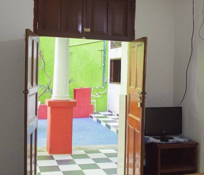 ユースホステル Maranatha Hostal