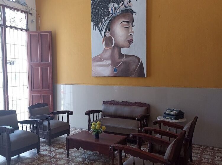 ユースホステル Maranatha Hostal