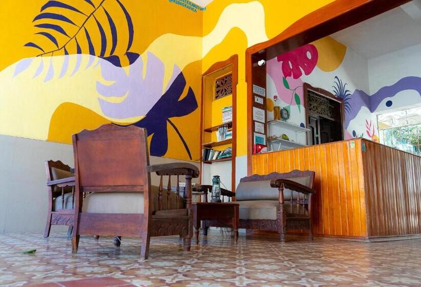 ユースホステル Maranatha Hostal