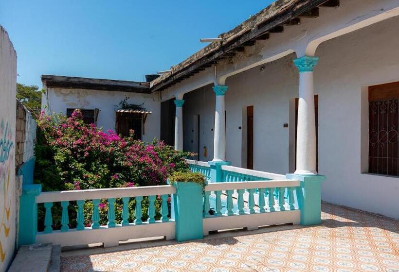 ユースホステル Maranatha Hostal