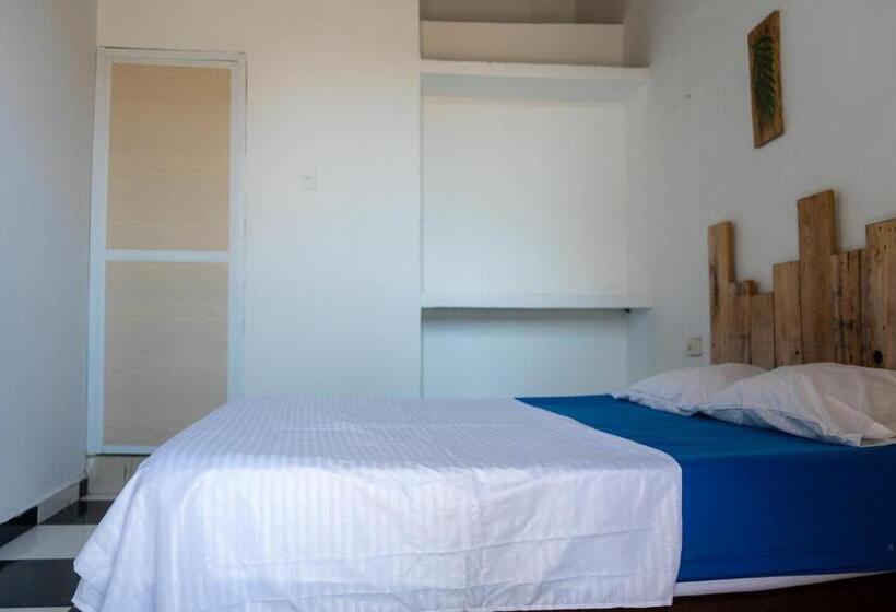 ユースホステル Maranatha Hostal