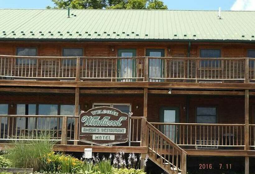 مسافرخانه Windwood Fly In Resort