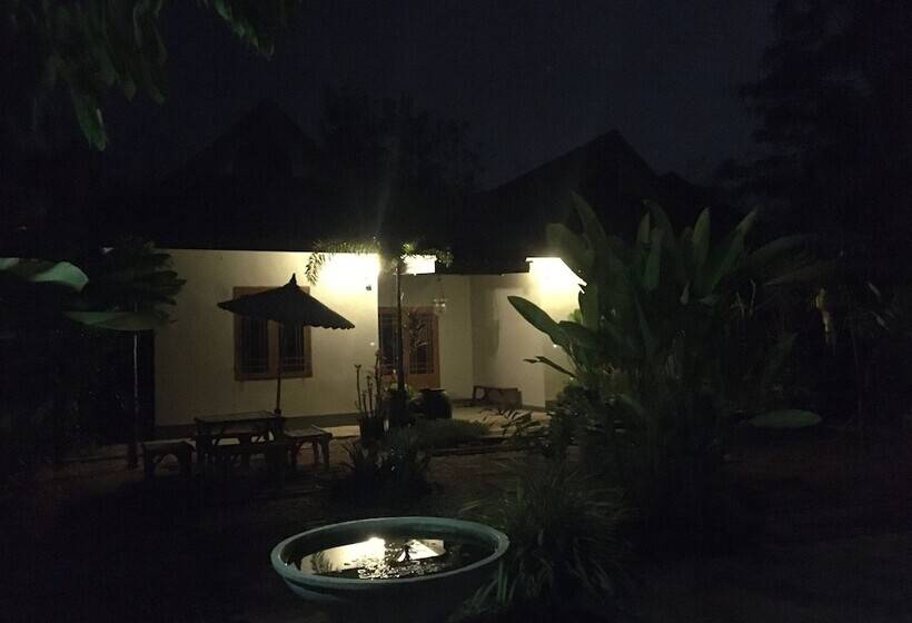 Отель Baan Mali Lampang