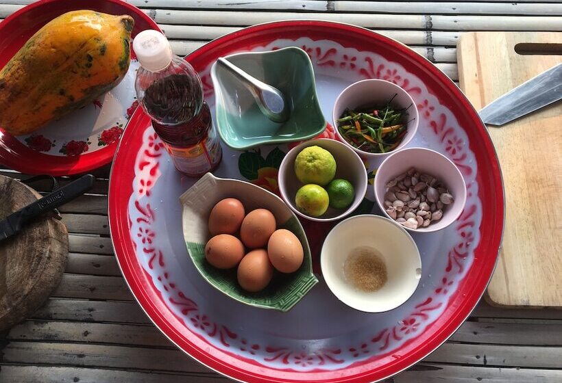 Отель Baan Mali Lampang