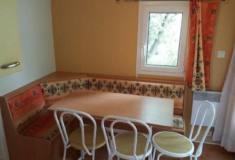 בית מלון כפרי Camping Les Bonnets