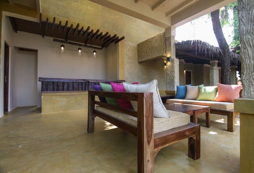 Отель Cloud Nine Lanka Resort