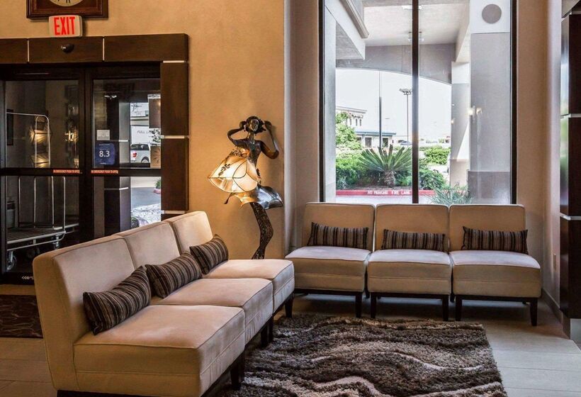 فندق Comfort Suites