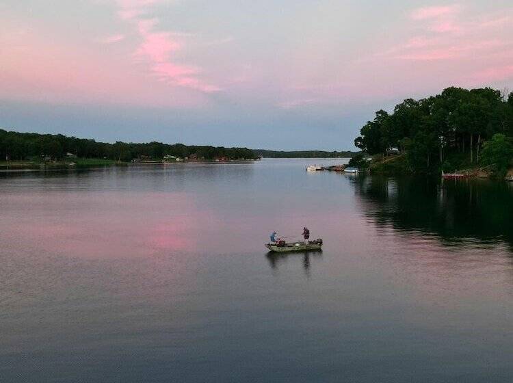 فندق Crown Point Resort