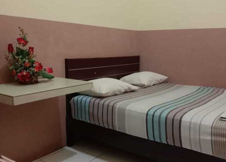 فندق First Inn