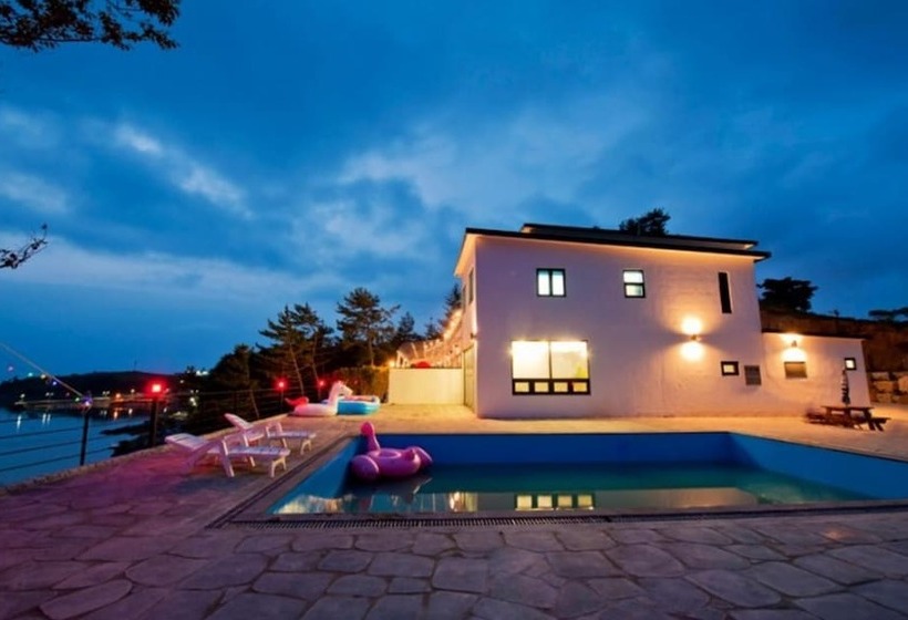 Hotel Goheung Geogeum Island Pension