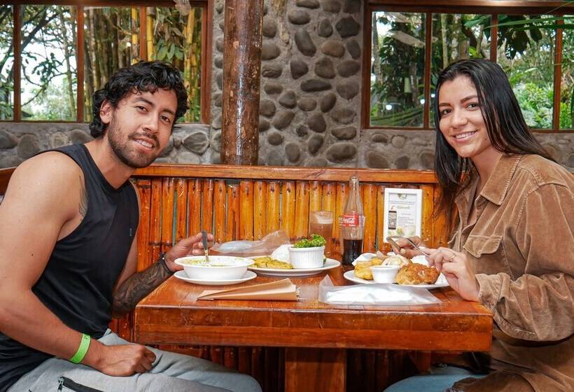 هتل Hosteria El Carmelo De Mindo