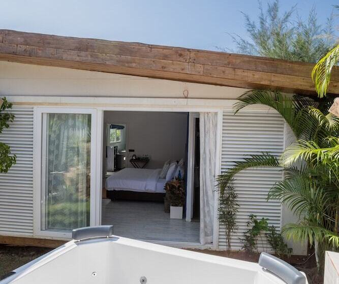 בית מלון כפרי Living Room Beach Resort