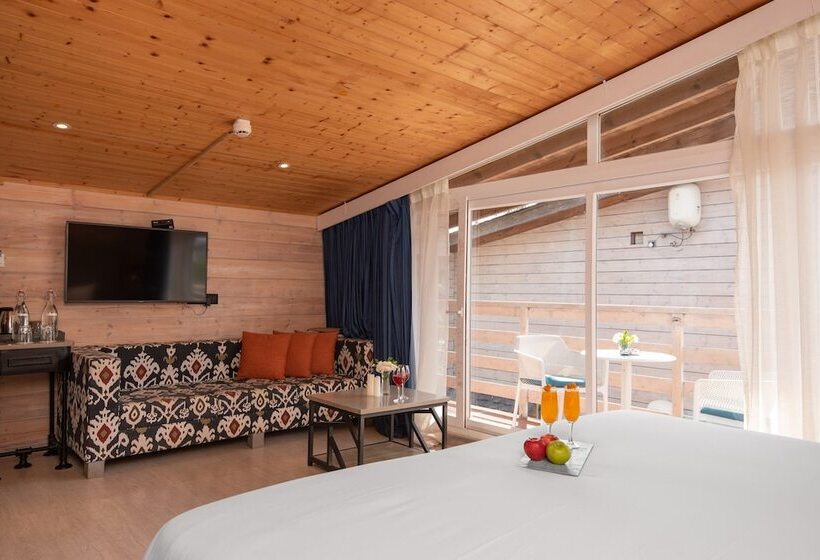 בית מלון כפרי Living Room Beach Resort