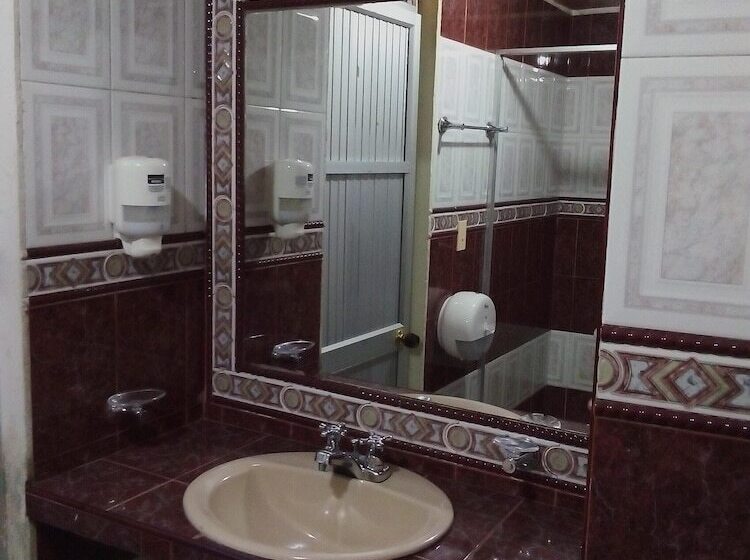 酒店 Marques Plaza