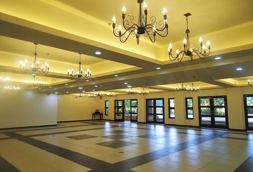 فندق Momarco Forest Cove Resort And