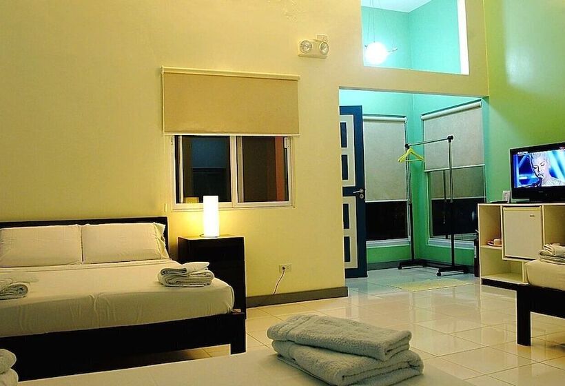 בית מלון כפרי Momarco Forest Cove Resort And