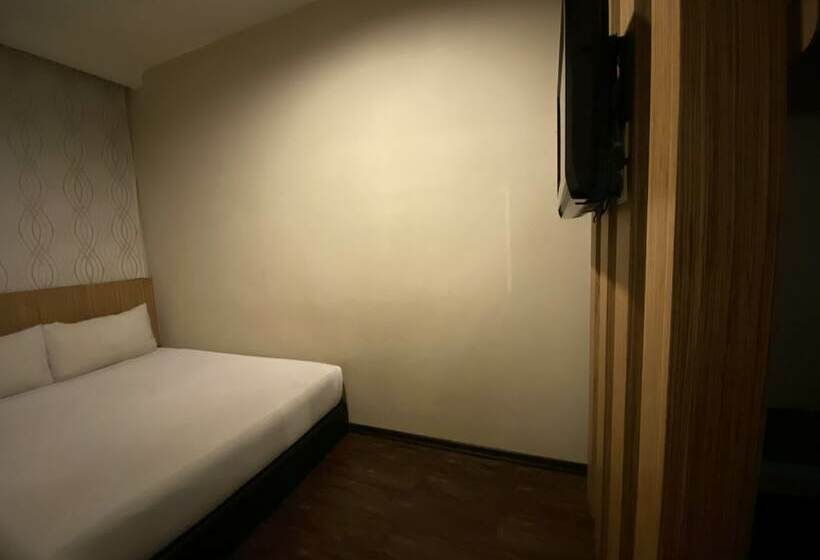 فندق Oyo 89752 7 Days Express