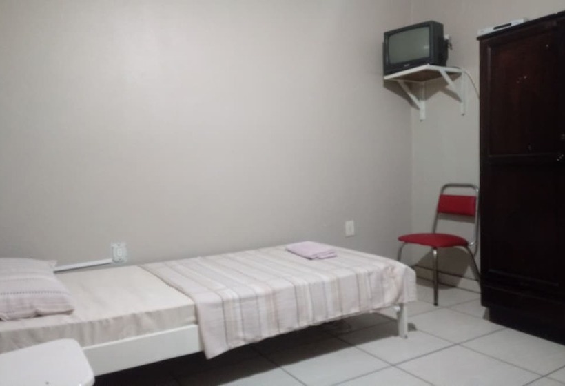 Отель Oyo Moura