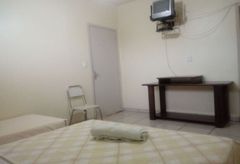 Отель Oyo Moura