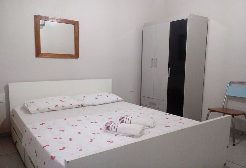 Отель Oyo Moura